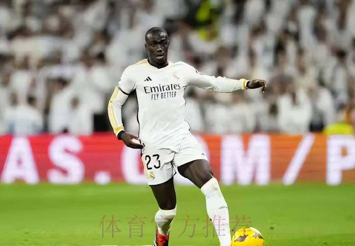 西媒:皇马对签下戴维斯感到乐观 拜仁在寻替代者